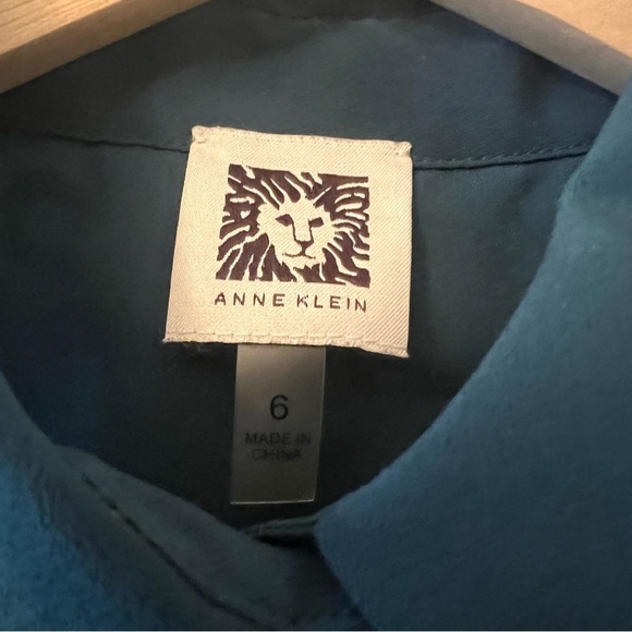 Anne Klein Size 6 Sleeveless Embroidered Blouse - Picture 3 of 7